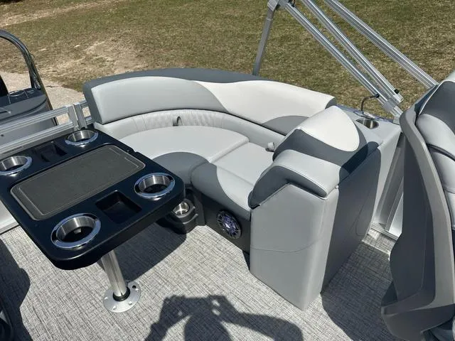 Slide: The Image of Tahoe 2185 LTZ Quad Lounger 2025 - 15
