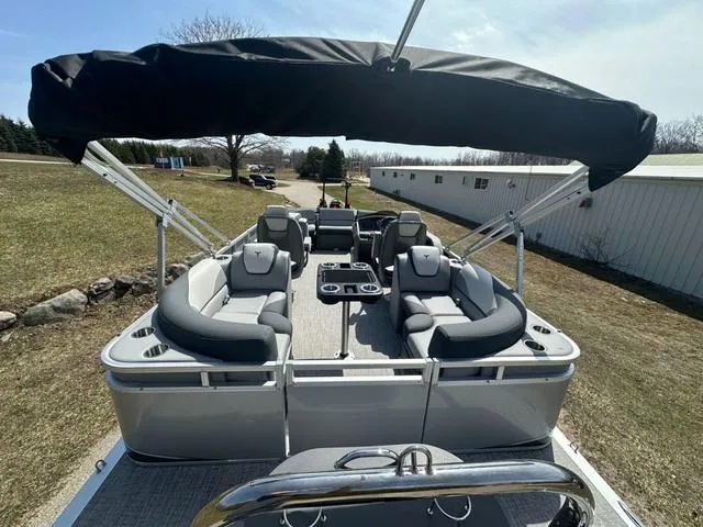 Slide: The Image of Tahoe 2185 LTZ Quad Lounger 2025 - 17