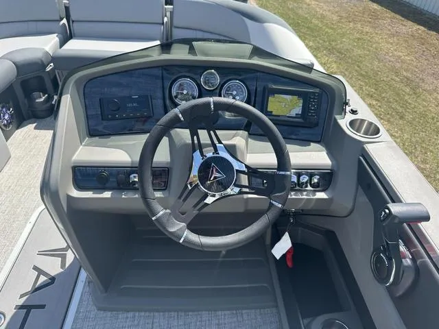 Slide: The Image of Tahoe 2185 LTZ Quad Lounger 2025 - 18