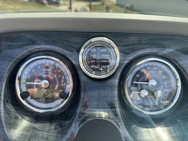 Slide: The Image of Tahoe 2185 LTZ Quad Lounger 2025 - 20