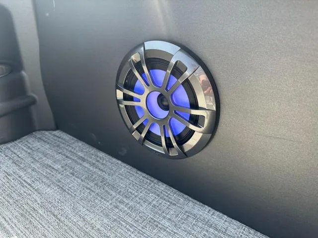 Slide: The Image of Tahoe 2185 LTZ Quad Lounger 2025 - 25