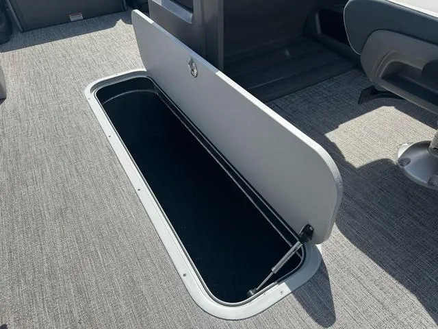 Slide: The Image of Tahoe 2185 LTZ Quad Lounger 2025 - 26