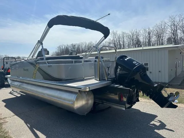 Slide: The Image of Tahoe 2185 LTZ Quad Lounger 2025 - 5