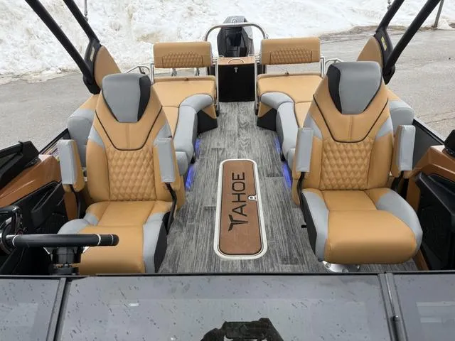 Slide: The Image of Tahoe Grand Tahoe LTD 25 Quad Lounge Windshield 2025 - 15