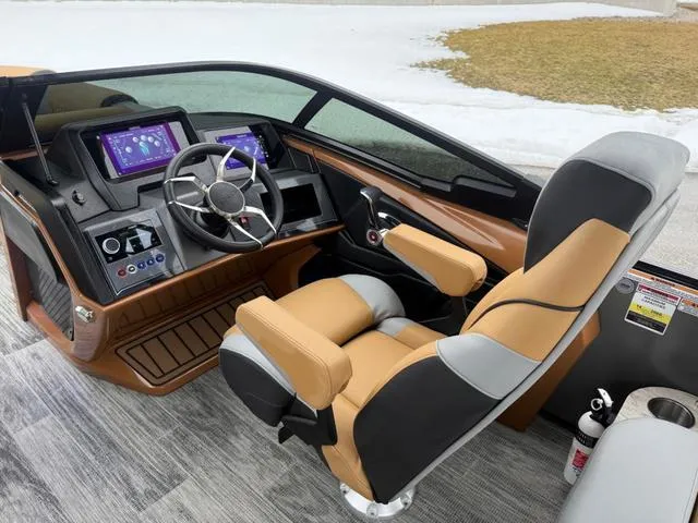 Slide: The Image of Tahoe Grand Tahoe LTD 25 Quad Lounge Windshield 2025 - 16