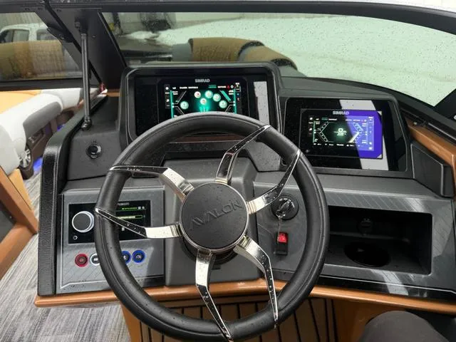 Slide: The Image of Tahoe Grand Tahoe LTD 25 Quad Lounge Windshield 2025 - 17