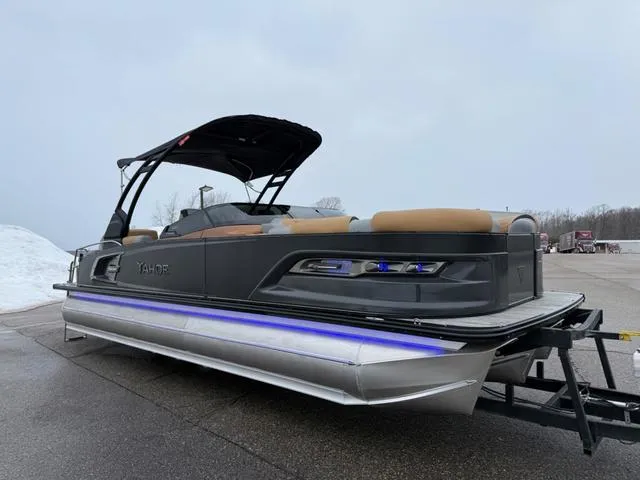 Slide: The Image of Tahoe Grand Tahoe LTD 25 Quad Lounge Windshield 2025 - 6