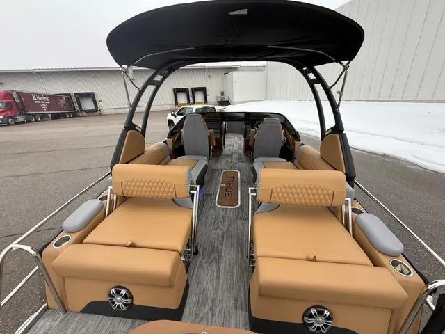 Slide: The Image of Tahoe Grand Tahoe LTD 25 Quad Lounge Windshield 2025 - 9