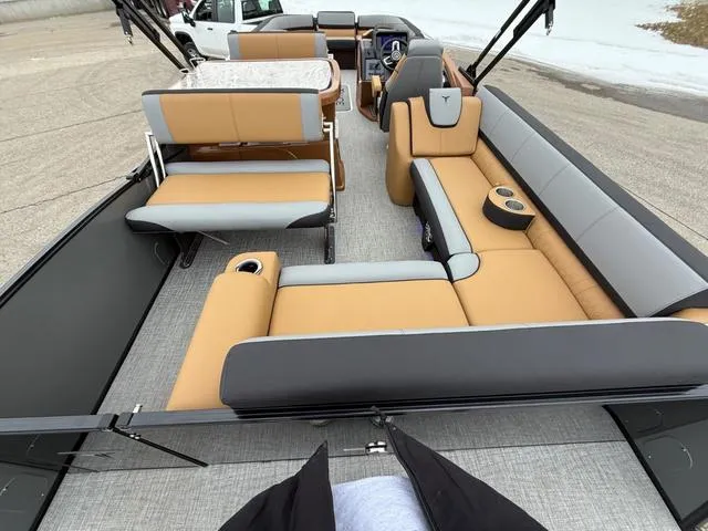 Slide: The Image of Tahoe 2785 Cascade Entertainer 2025 - 9