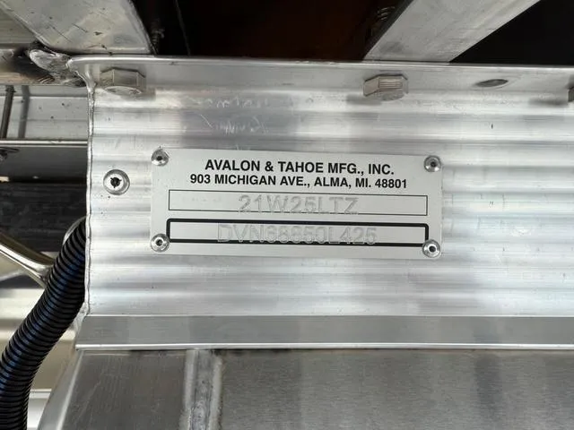 Slide: The Image of Tahoe 2185 LTZ Quad Lounger 2025 - 24