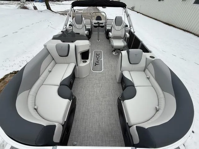 Slide: The Image of Tahoe 2185 LTZ Quad Lounger 2025 - 9