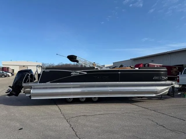 Slide: The Image of Tahoe 25 Cascade QL 2025 - 6