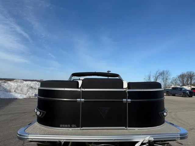 Slide: The Image of Tahoe 25 Cascade QL 2025 - 8