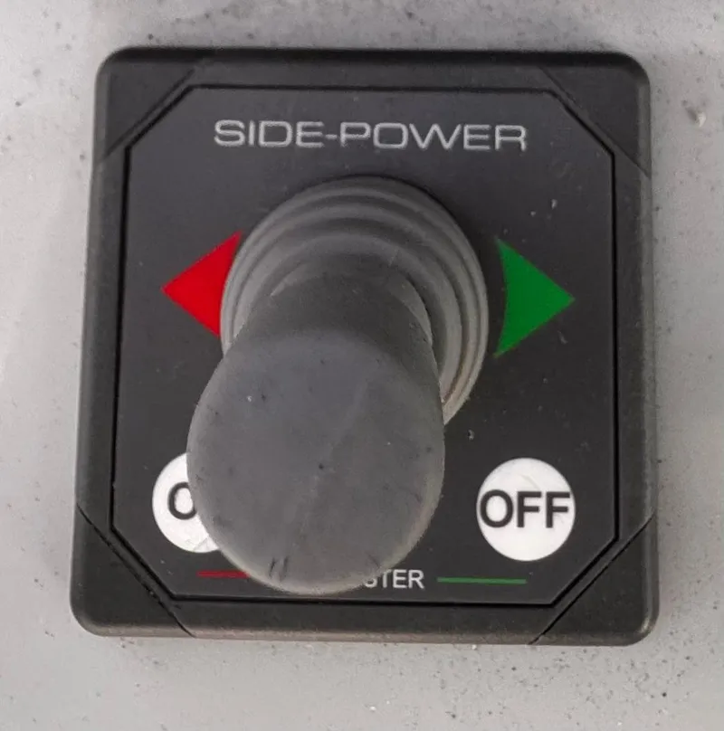 Slide: The Image of Side-Power control panel with joystick, Regal 26XO 2020 model. - 31