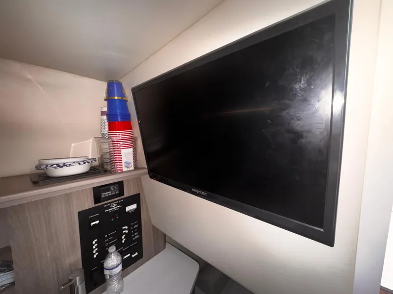 Slide: The Image of Regal 26 XO 2020 - 53