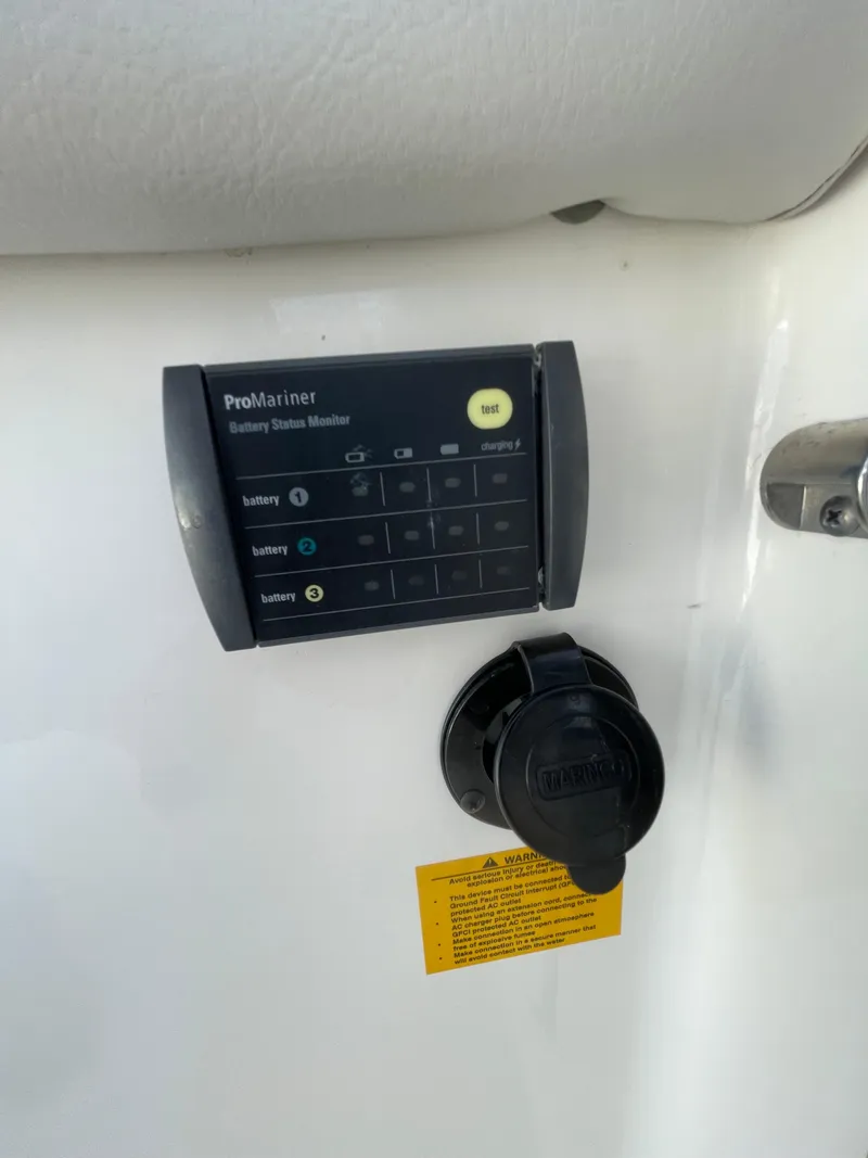 Slide: The Image of Battery status monitor on 2021 Sailfish 276 DC boat dashboard. - 25