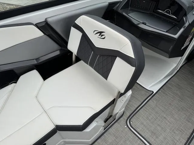 Slide: The Image of Monterey 238SS 2019 - 11