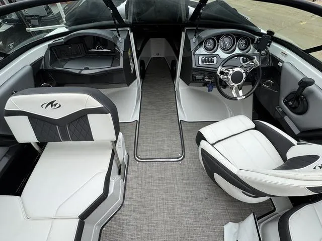 Slide: The Image of Monterey 238SS 2019 - 12