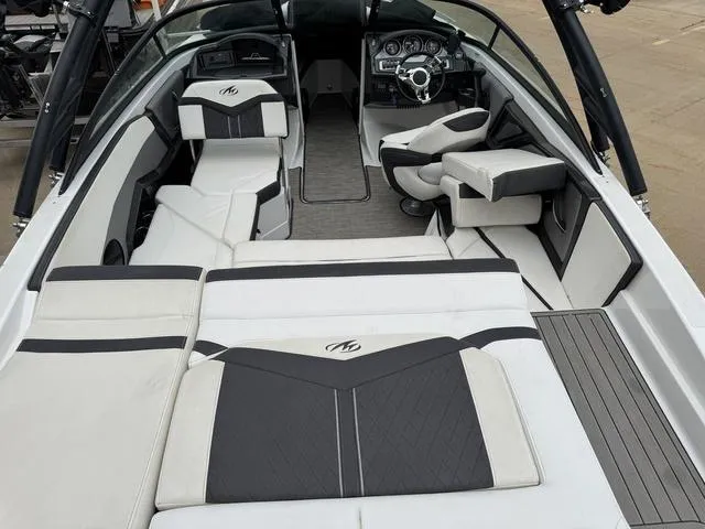 Slide: The Image of Monterey 238SS 2019 - 17