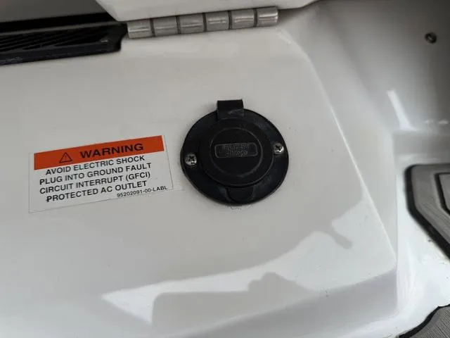 Slide: The Image of Monterey 238SS 2019 - 4