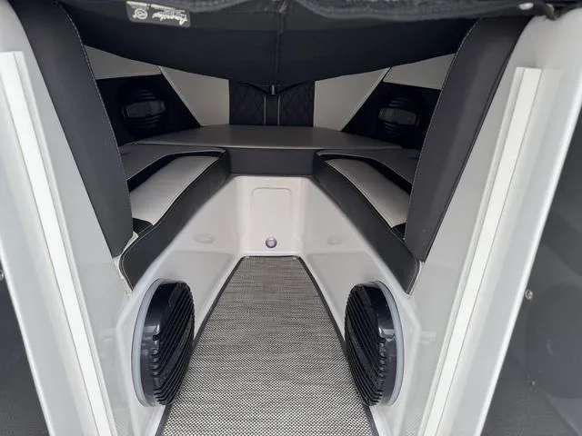 Slide: The Image of Monterey 238SS 2019 - 8