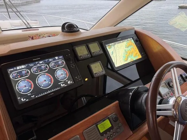 Slide: The Image of Tiara 5800 Sovran 2009 - 10