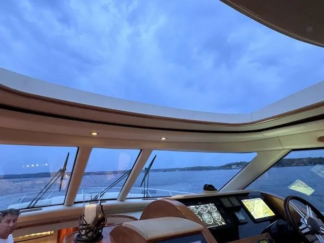 Slide: The Image of Tiara 5800 Sovran 2009 - 11