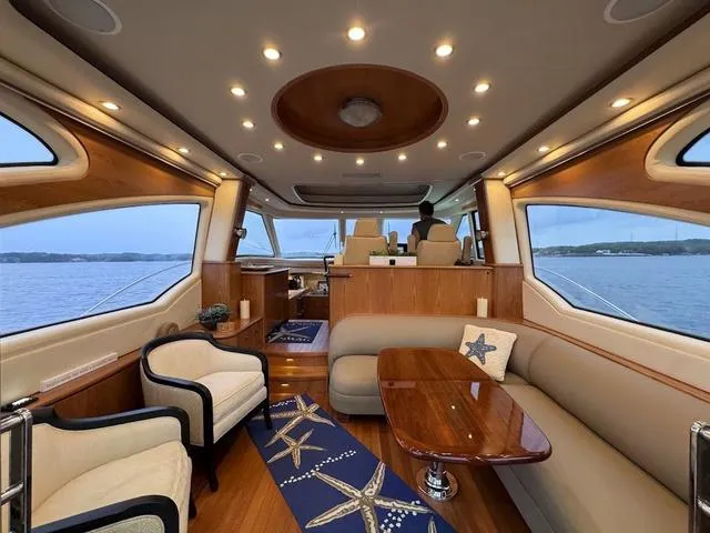 Slide: The Image of Tiara 5800 Sovran 2009 - 17