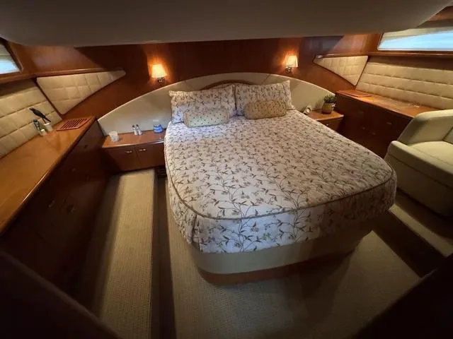 Slide: The Image of Tiara 5800 Sovran 2009 - 25