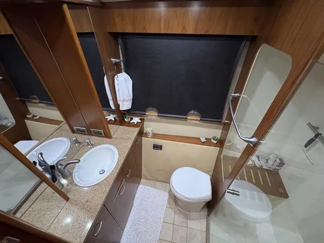 Slide: The Image of Tiara 5800 Sovran 2009 - 29