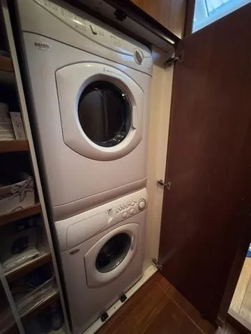 Slide: The Image of Tiara 5800 Sovran 2009 - 30