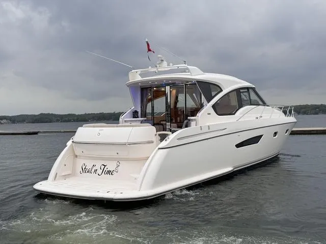 Slide: The Image of Tiara 5800 Sovran 2009 - 4