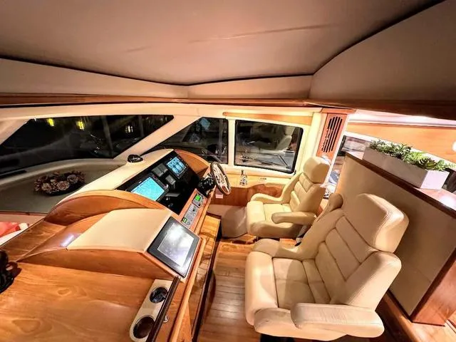 Slide: The Image of Tiara 5800 Sovran 2009 - 9