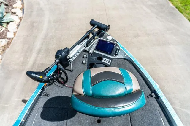 Slide: The Image of 2020 Ranger 521L boat interior with teal seat and navigation equipment. - 9