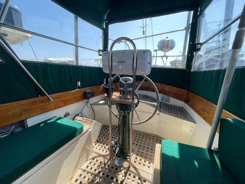 Slide: The Image of Cheoy Lee 41 - Cockpit - 11