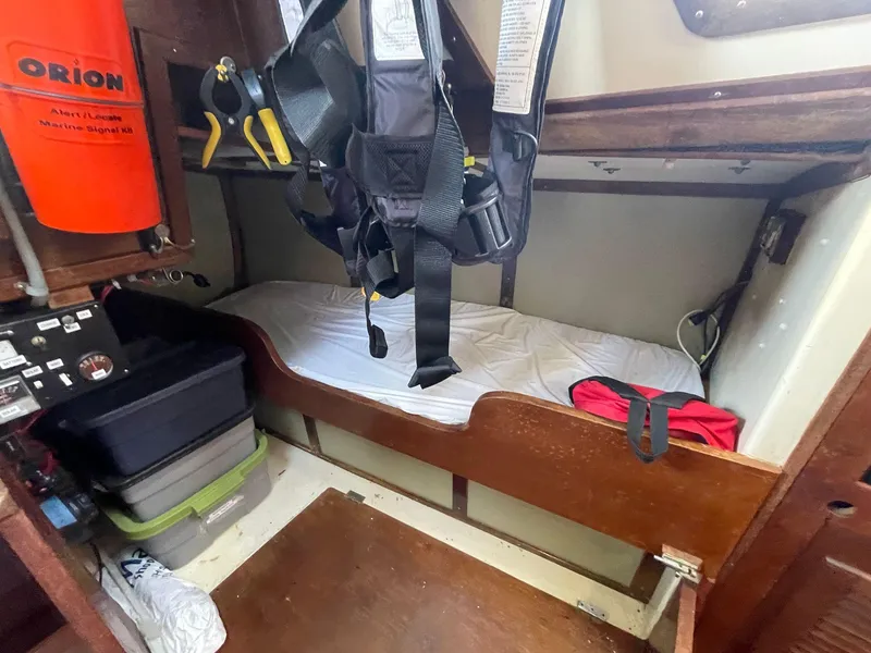 Slide: The Image of Cheoy Lee 41 - Quarter Berth - 8