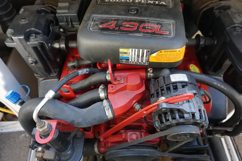 Slide: The Image of 2006 Chaparral SSi 190 engine, featuring a Volvo Penta 4.3GL motor. - 16