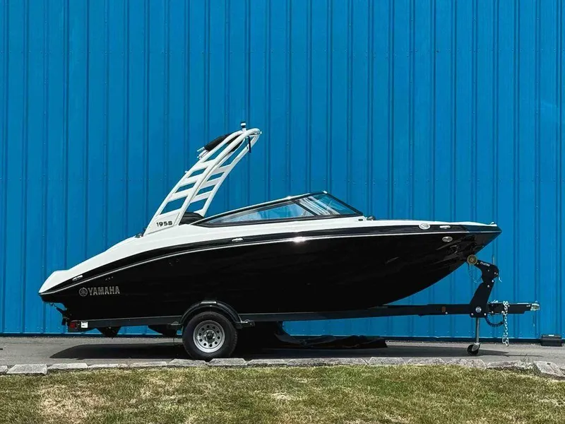 Slide: The Image of Yamaha 195S 2023 - 1