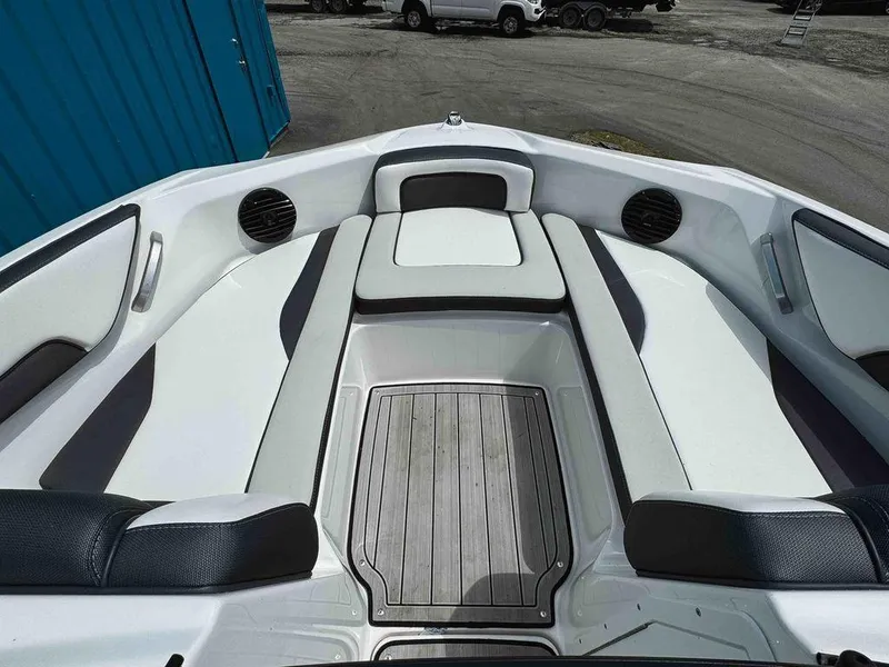 Slide: The Image of Yamaha 195S 2023 - 10