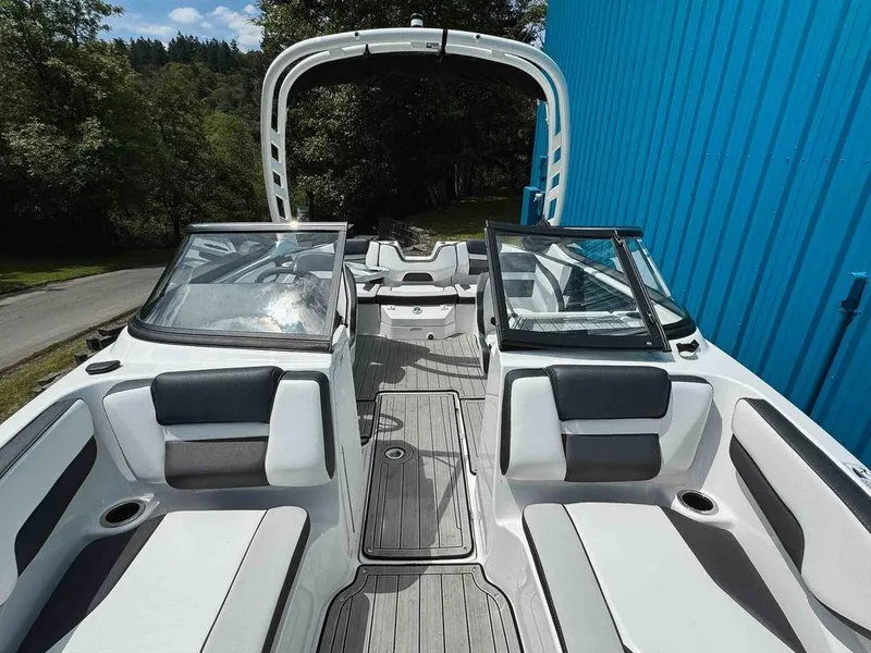 Slide: The Image of Yamaha 195S 2023 - 11