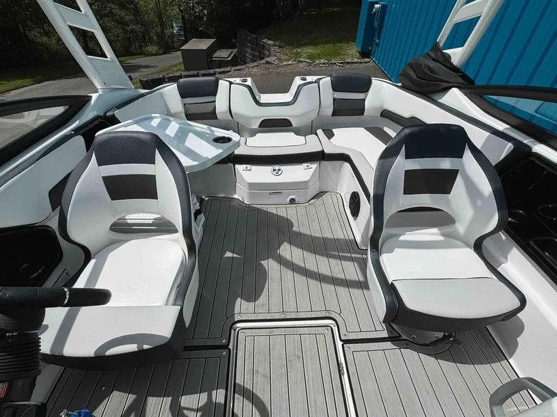 Slide: The Image of Yamaha 195S 2023 - 13