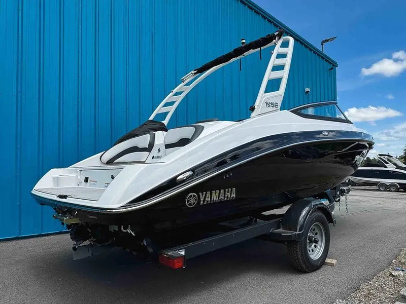 Slide: The Image of Yamaha 195S 2023 - 3