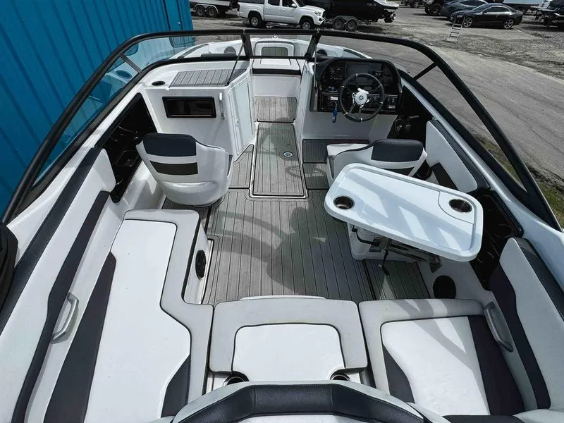 Slide: The Image of Yamaha 195S 2023 - 6