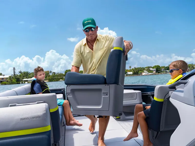 Slide: The Image of Sea-Doo Switch Cruise Limited 21 - 230 hp 2025 - 10