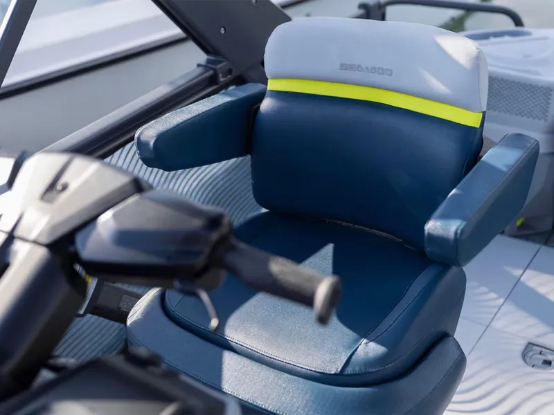 Slide: The Image of Sea-Doo Switch Cruise Limited 21 - 230 hp 2025 - 11