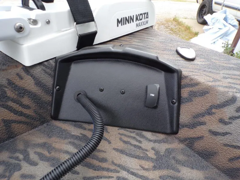 Slide: The Image of Control panel on 2025 Xpress H20BAY boat with Minn Kota Maxxum motor. - 15