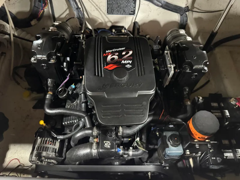 Slide: The Image of Engine of 2005 Rinker 282 BR with MerCruiser 6.2 MPI. - 16