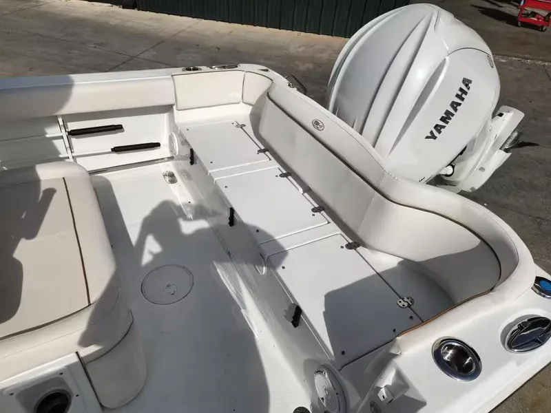 Slide: The Image of Sea Hunt Ultra 255 SE 2022 - 12