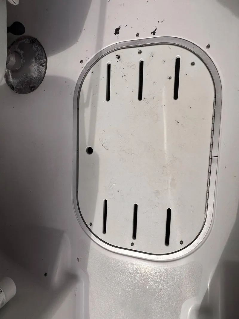 Slide: The Image of Boat hatch on 2000 Four Winns 180 Horizon, showing wear and surface details. - 9