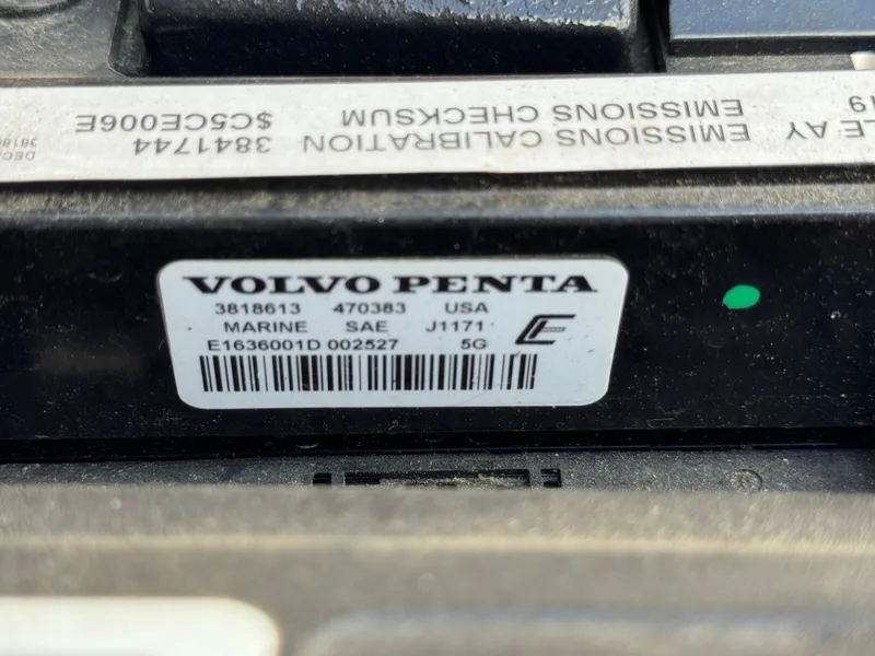 Slide: The Image of Label on Volvo Penta marine engine, model 3818613, for 2006 Four Winns Horizon. - 14